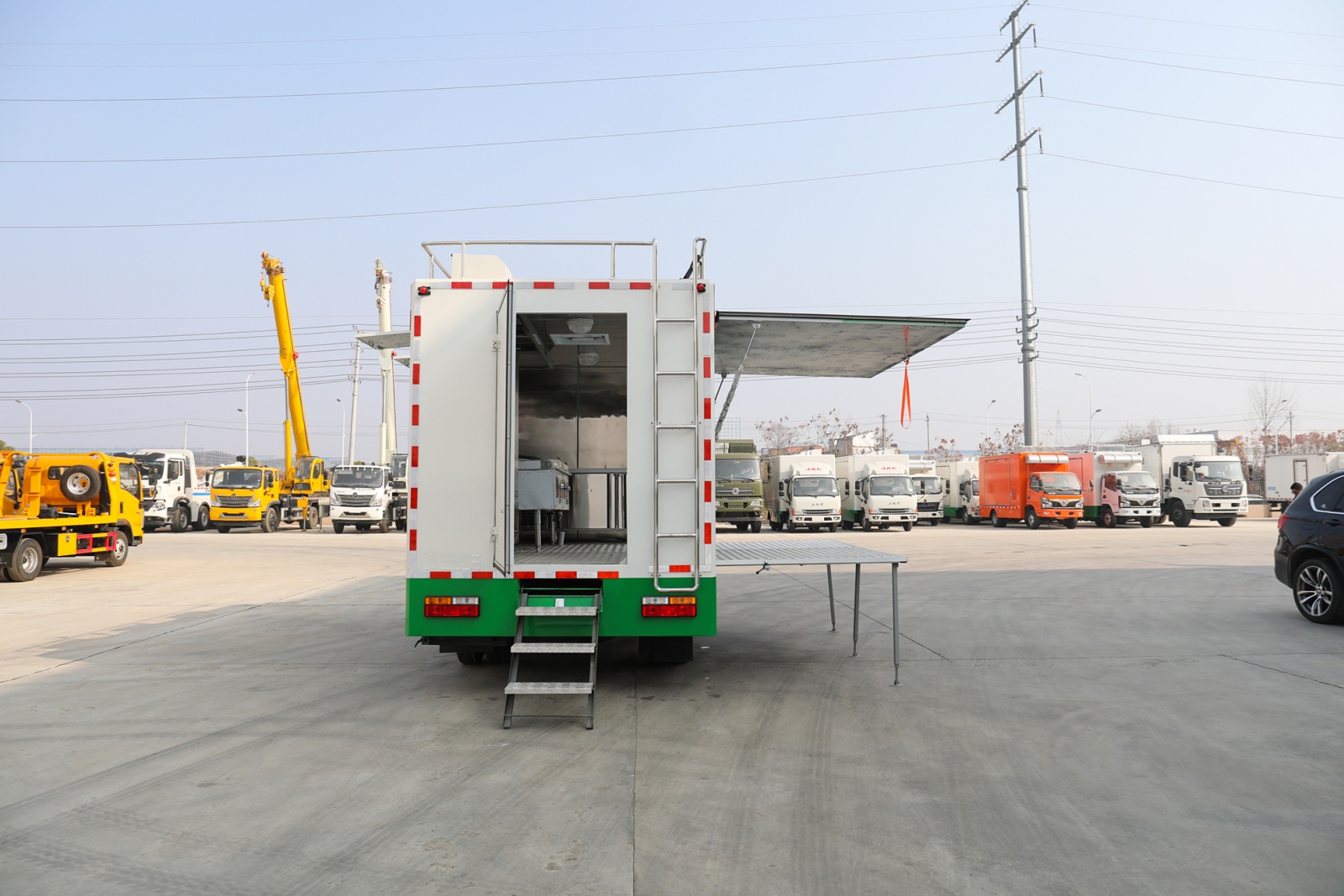 大運奧普力國(guó)六雲内126馬力移動餐車(chē) 