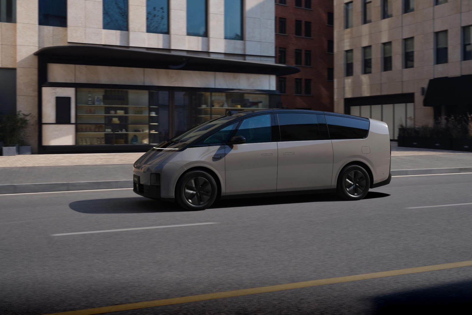 理(lǐ)想MEGA 家庭科(kē)技(jì )旗艦MPV 